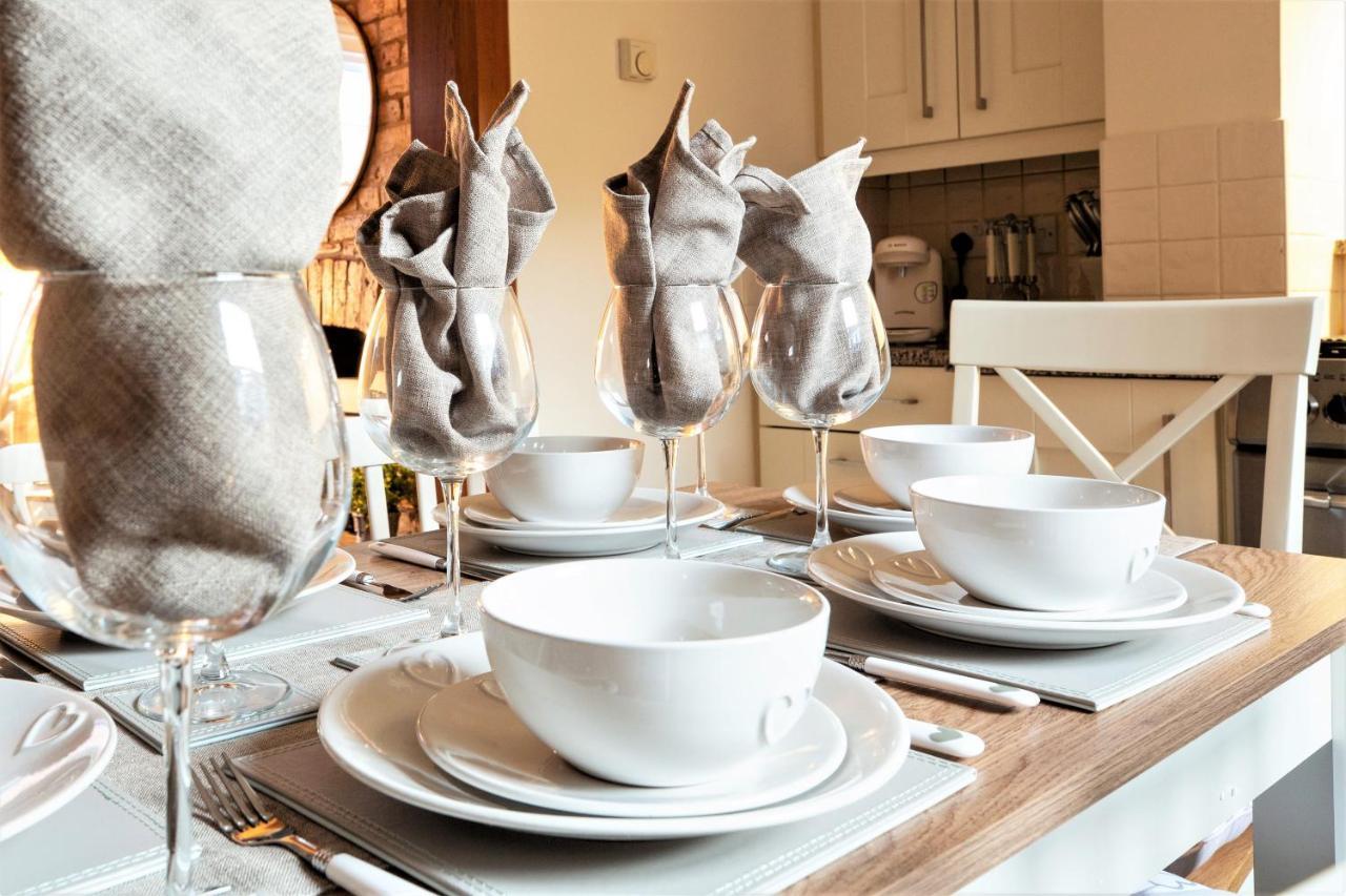 The Cottage In Chester, Sleeps 6 With Free Parking ภายนอก รูปภาพ