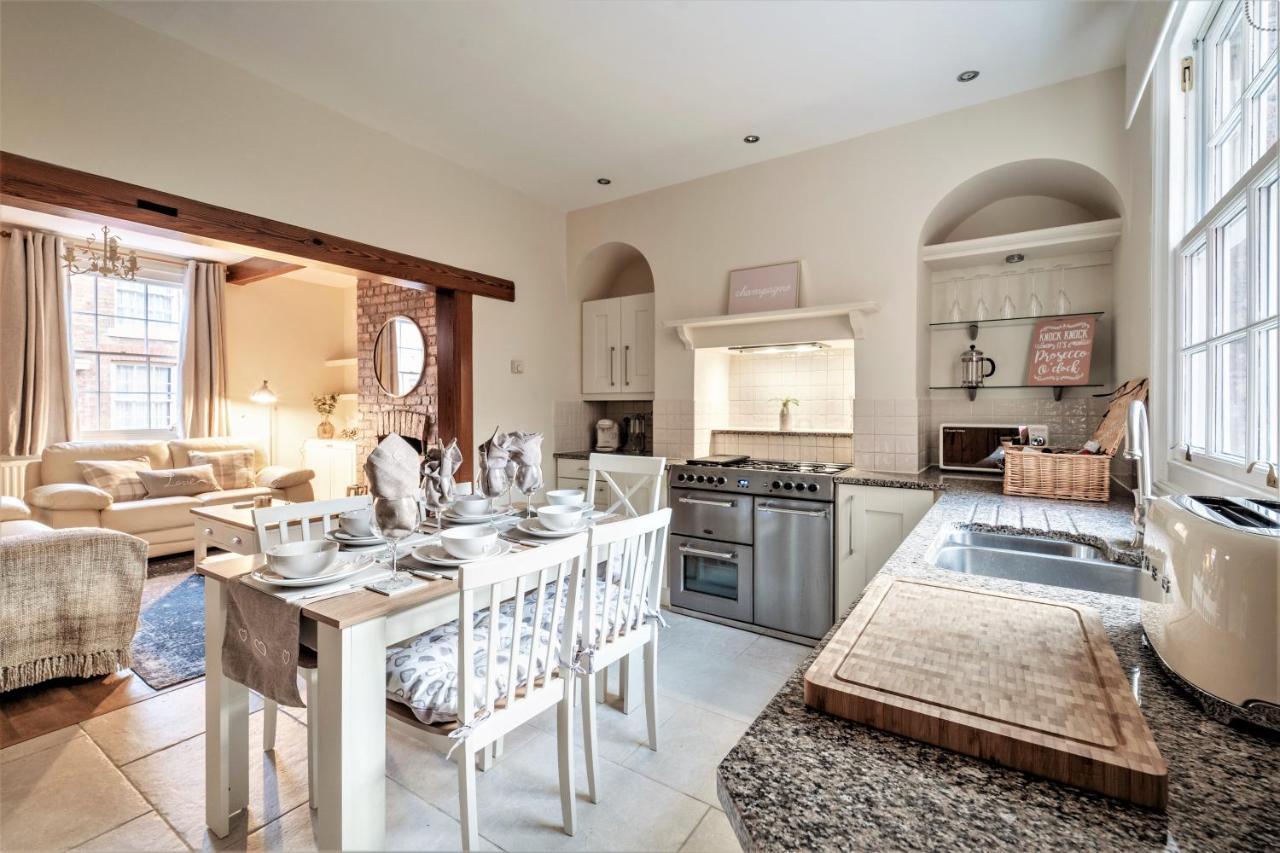 The Cottage In Chester, Sleeps 6 With Free Parking ภายนอก รูปภาพ