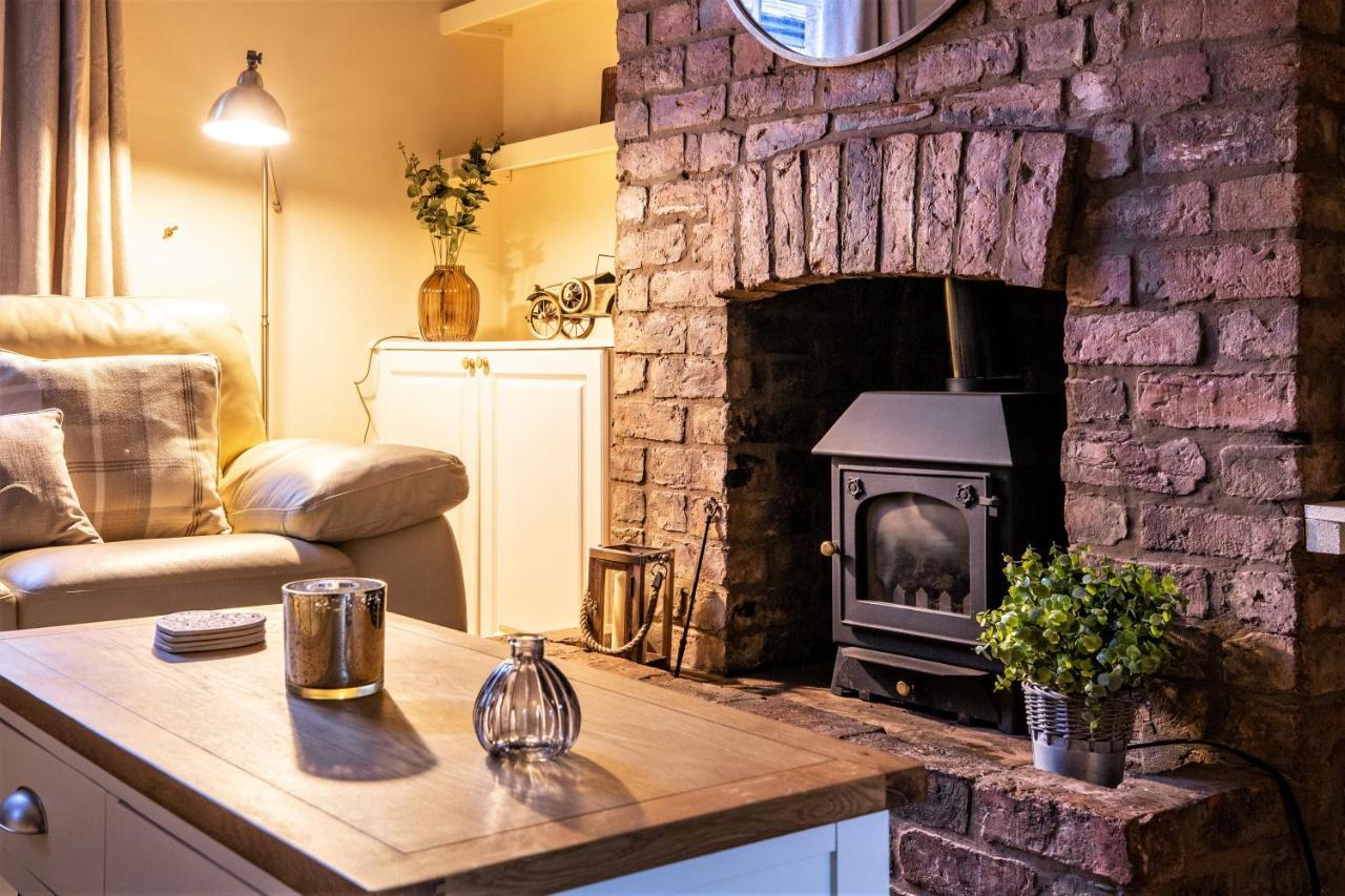 The Cottage In Chester, Sleeps 6 With Free Parking ภายนอก รูปภาพ