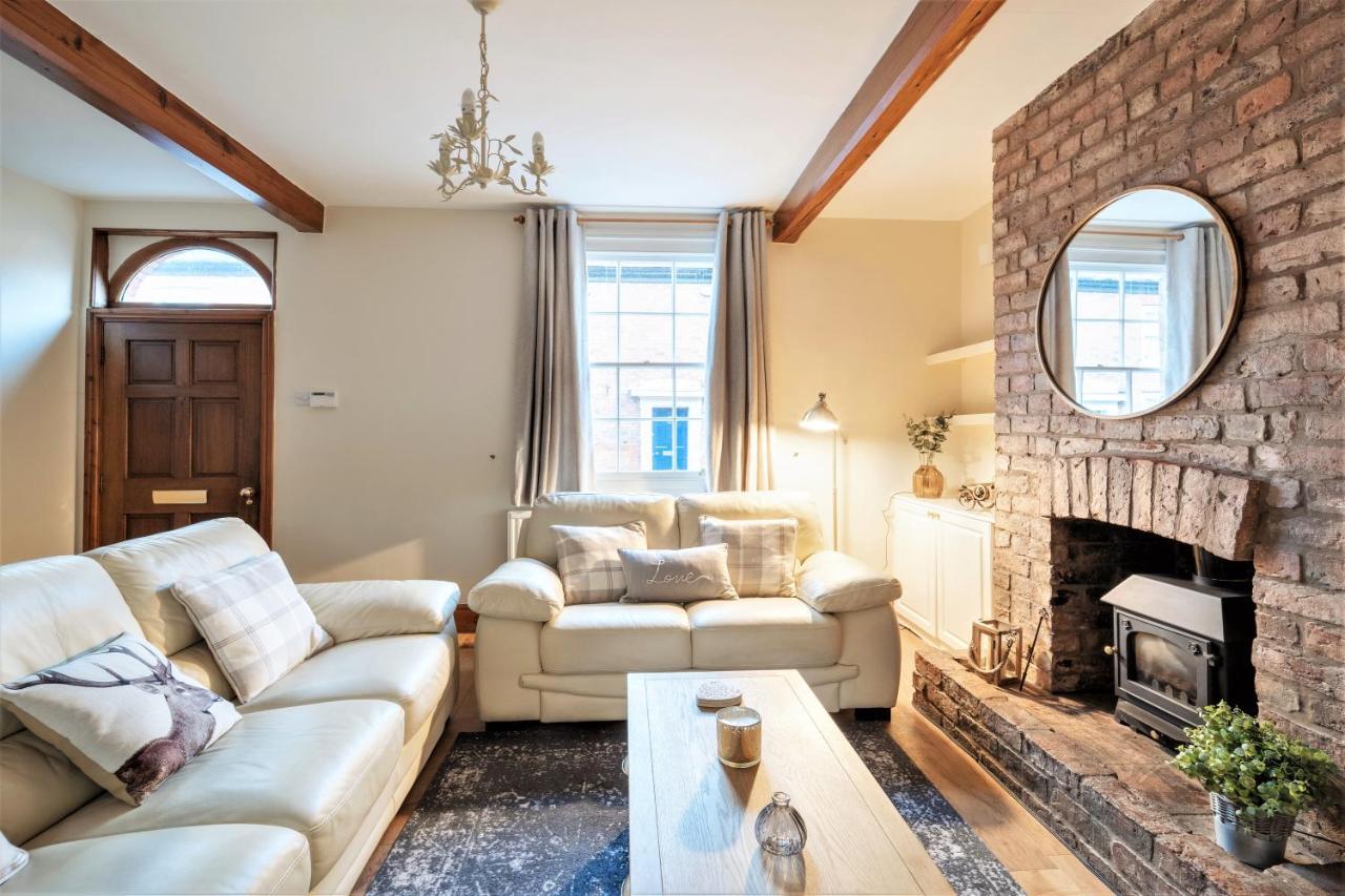 The Cottage In Chester, Sleeps 6 With Free Parking ภายนอก รูปภาพ