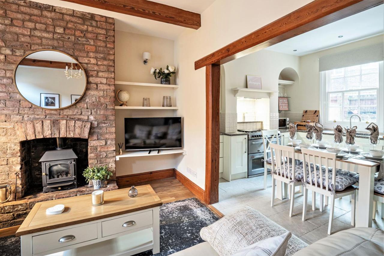 The Cottage In Chester, Sleeps 6 With Free Parking ภายนอก รูปภาพ