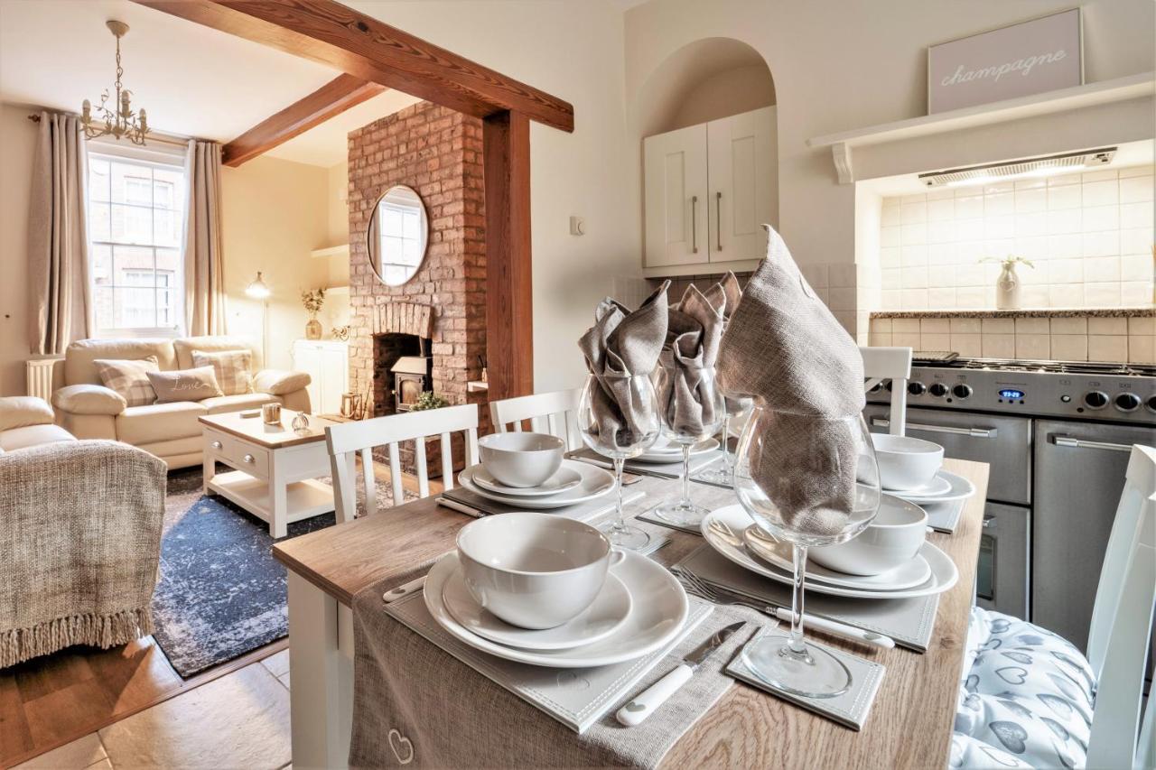 The Cottage In Chester, Sleeps 6 With Free Parking ภายนอก รูปภาพ