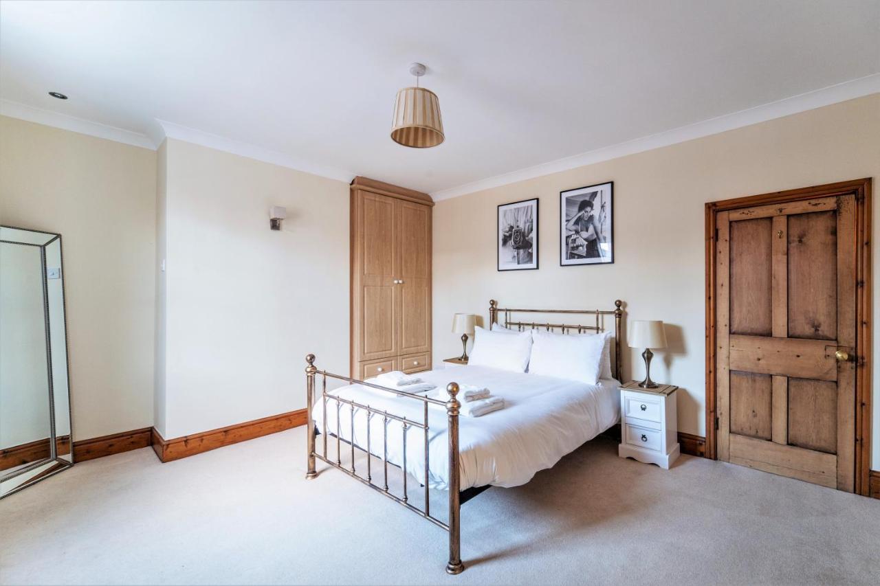 The Cottage In Chester, Sleeps 6 With Free Parking ภายนอก รูปภาพ