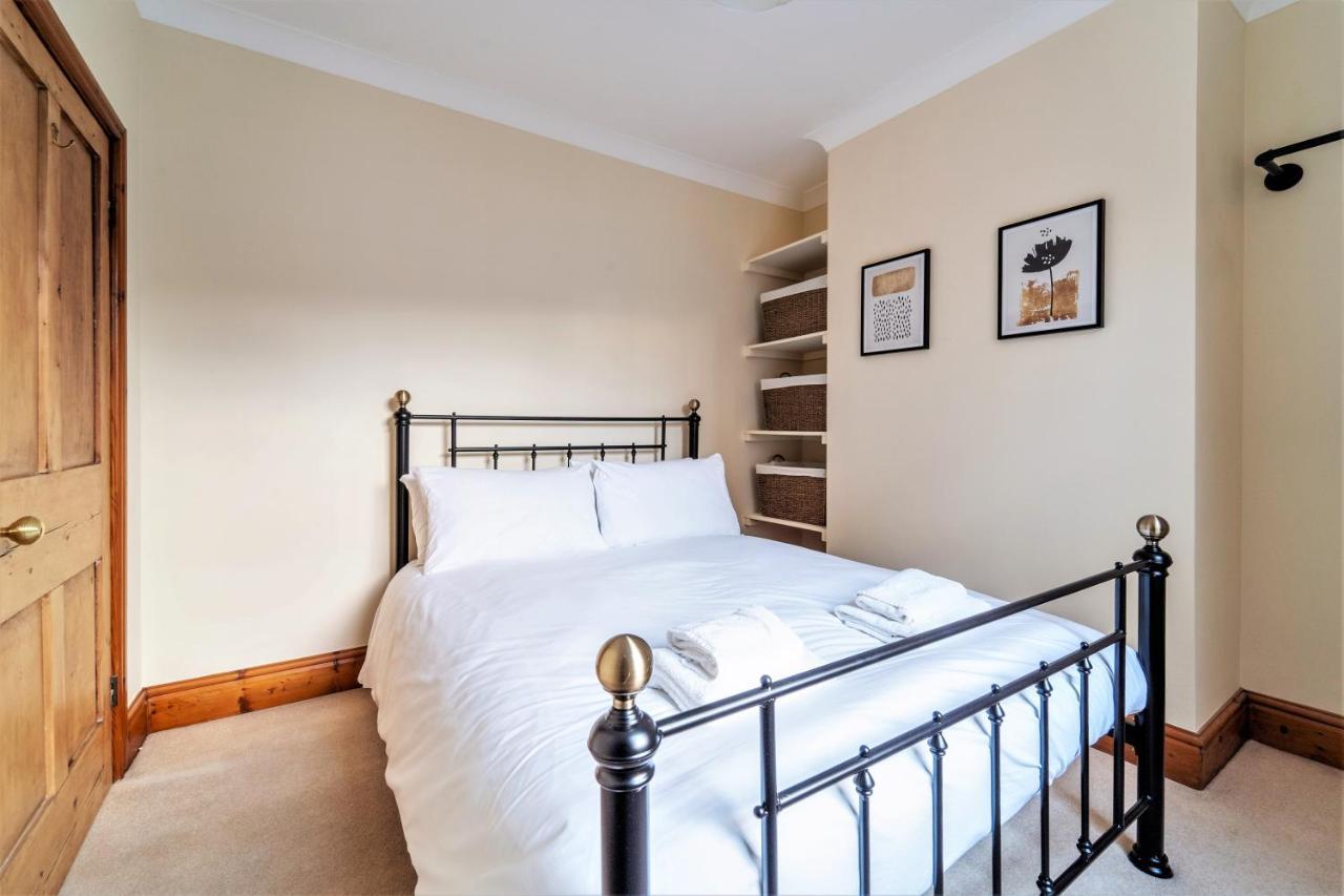 The Cottage In Chester, Sleeps 6 With Free Parking ภายนอก รูปภาพ