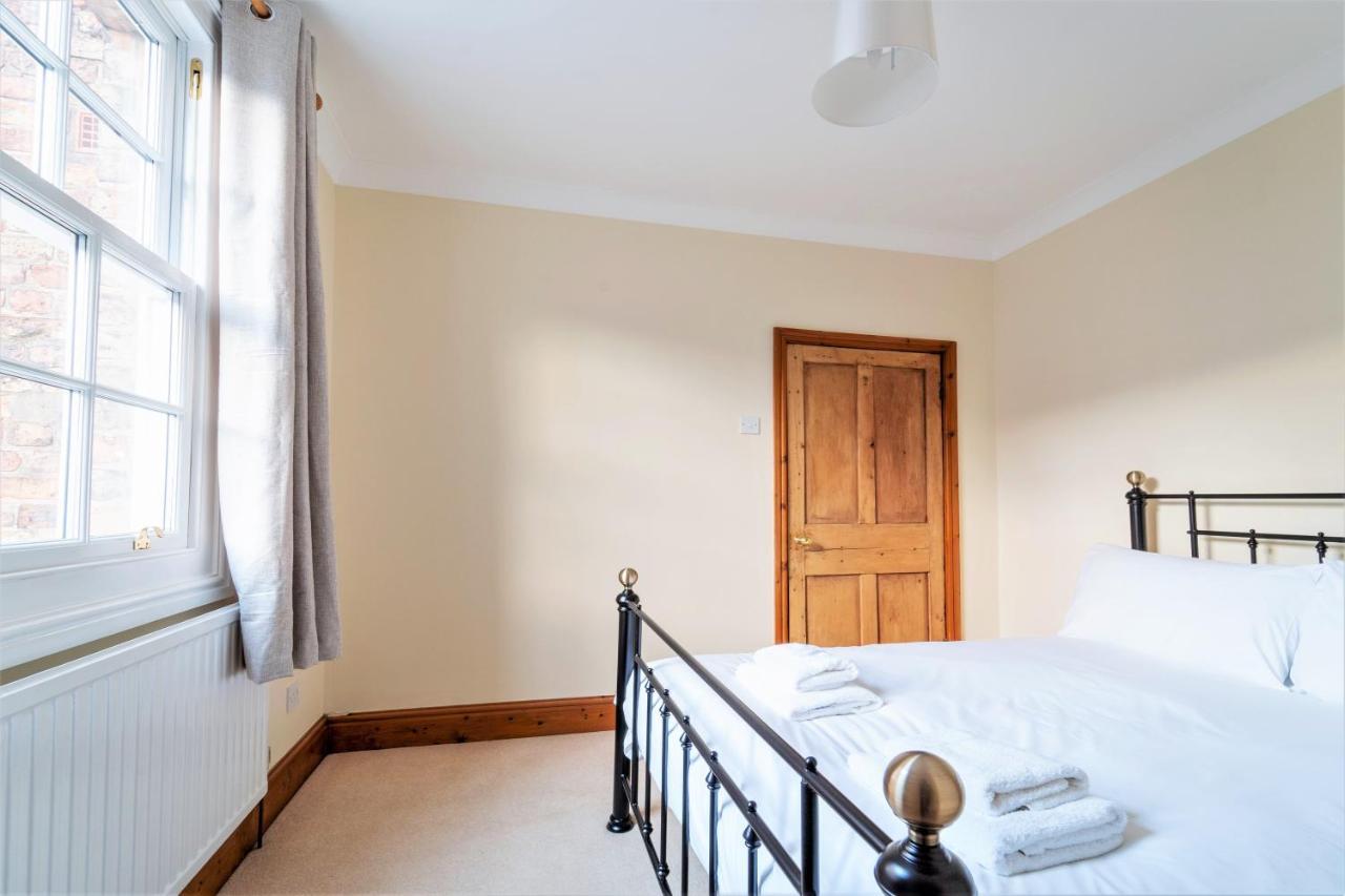 The Cottage In Chester, Sleeps 6 With Free Parking ภายนอก รูปภาพ