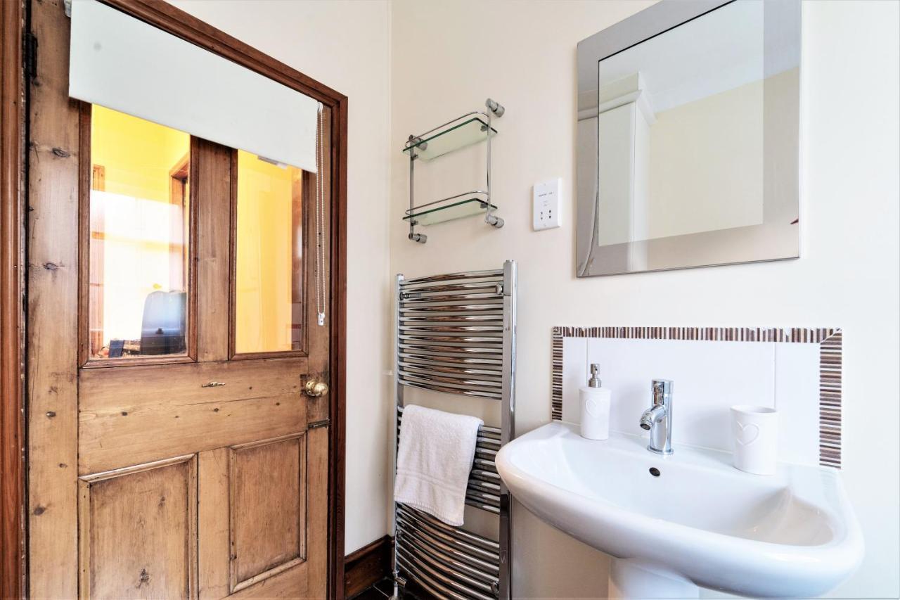 The Cottage In Chester, Sleeps 6 With Free Parking ภายนอก รูปภาพ